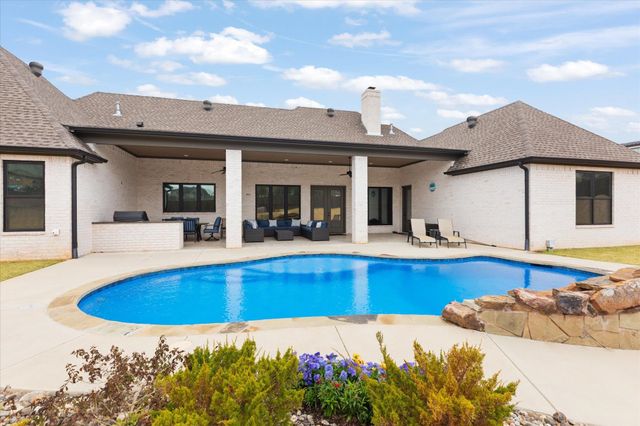 211 Ella Kate Dr., Longview, TX 75605