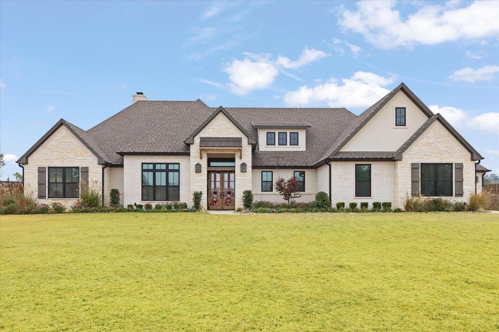 211 Ella Kate Dr., Longview, TX 75605