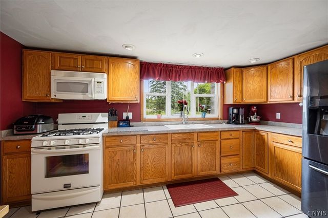 123 Seneca Avenue, Vernon, NY 13421
