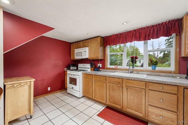123 Seneca Avenue, Vernon, NY 13421