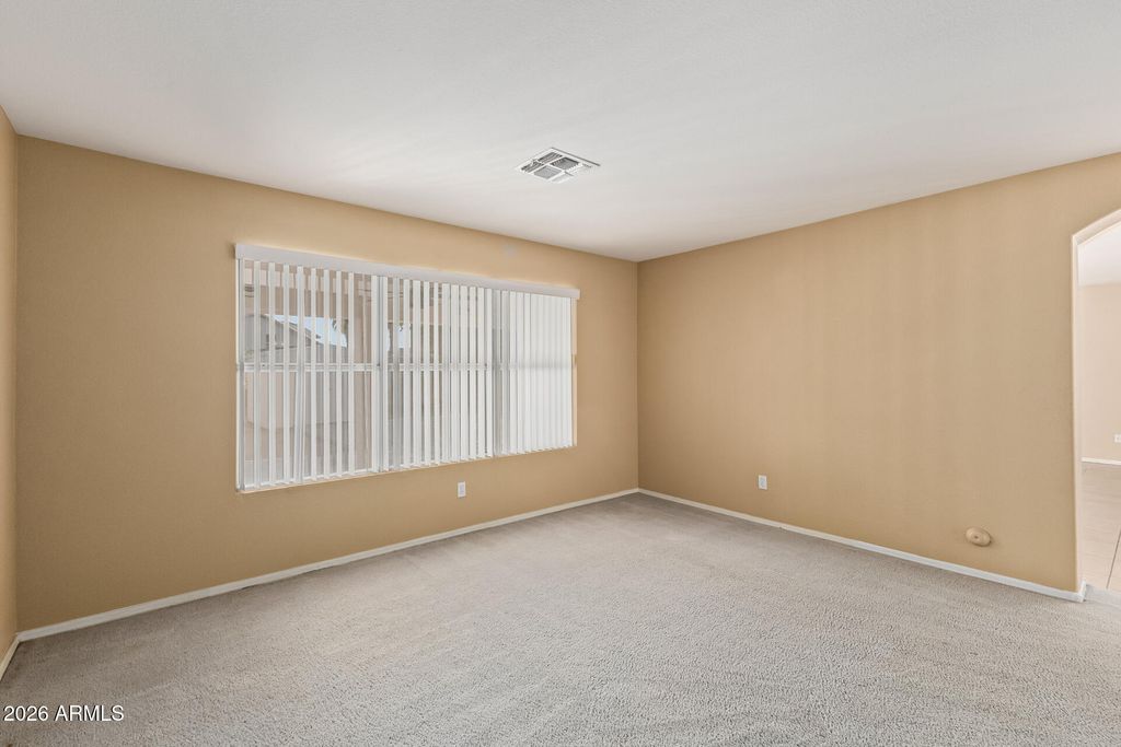 Image 11 of property listing at 5711 W COCHISE Drive, Glendale, AZ 85302