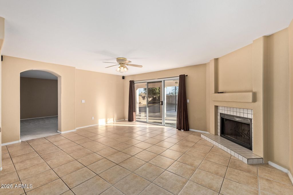 Image 13 of property listing at 5711 W COCHISE Drive, Glendale, AZ 85302