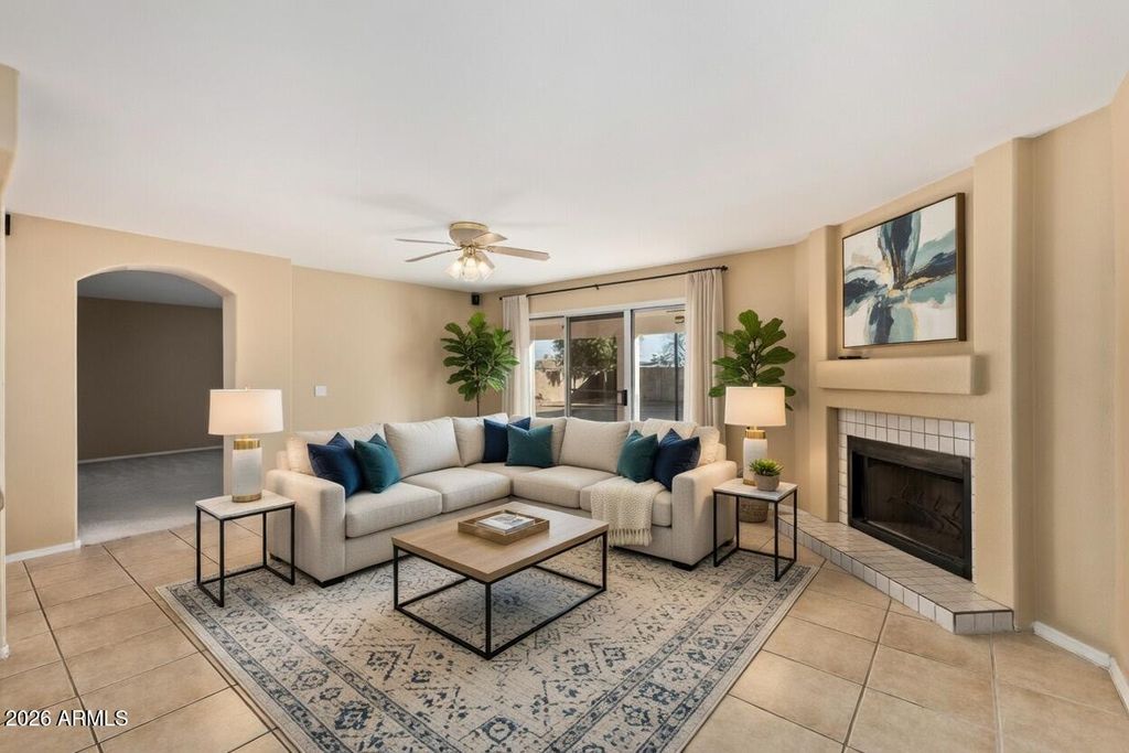 Image 14 of property listing at 5711 W COCHISE Drive, Glendale, AZ 85302