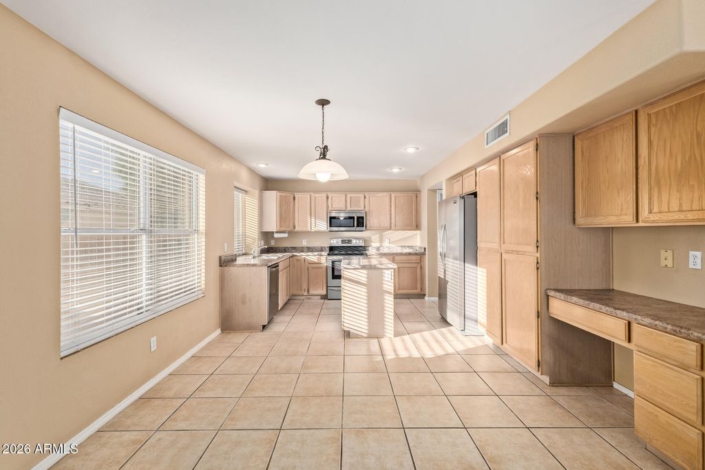 Image 18 of property listing at 5711 W COCHISE Drive, Glendale, AZ 85302