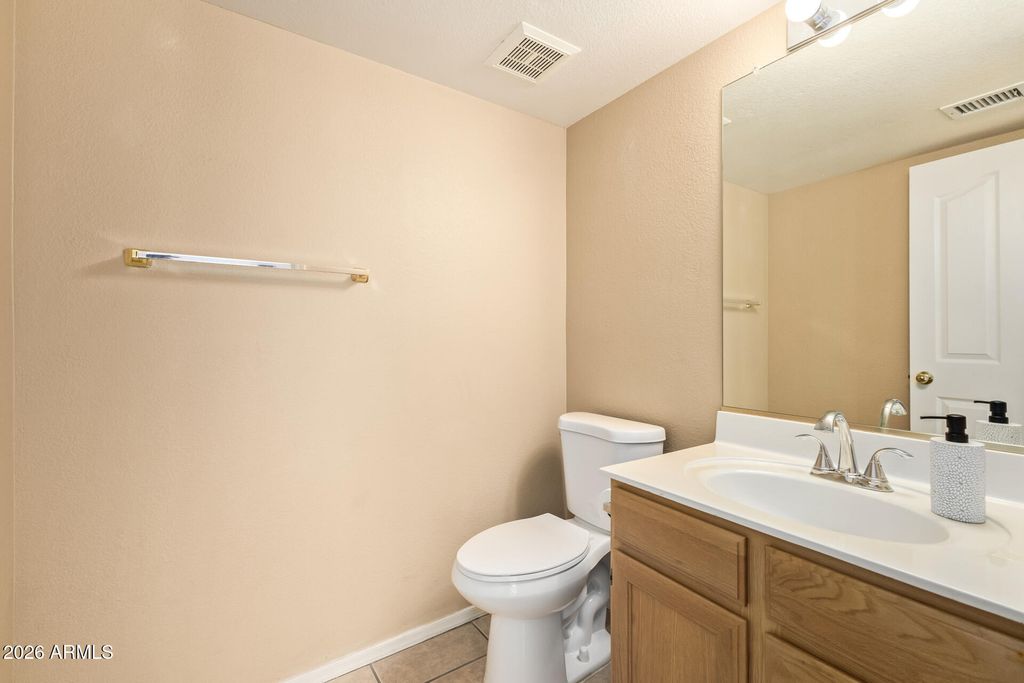 Image 20 of property listing at 5711 W COCHISE Drive, Glendale, AZ 85302