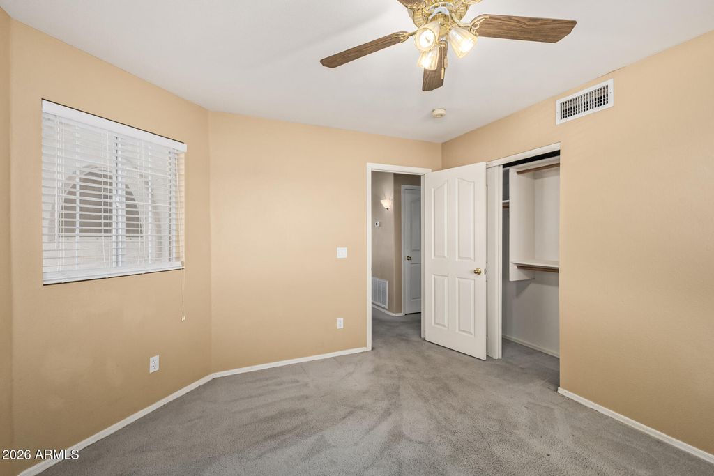 Image 32 of property listing at 5711 W COCHISE Drive, Glendale, AZ 85302