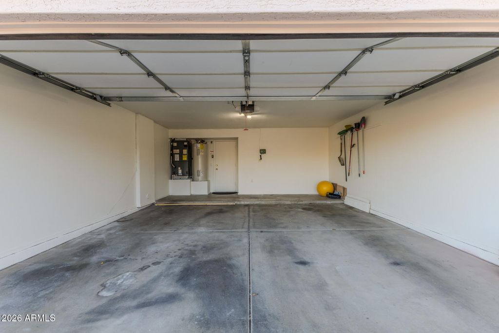 Image 35 of property listing at 5711 W COCHISE Drive, Glendale, AZ 85302