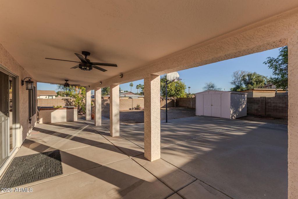Image 36 of property listing at 5711 W COCHISE Drive, Glendale, AZ 85302
