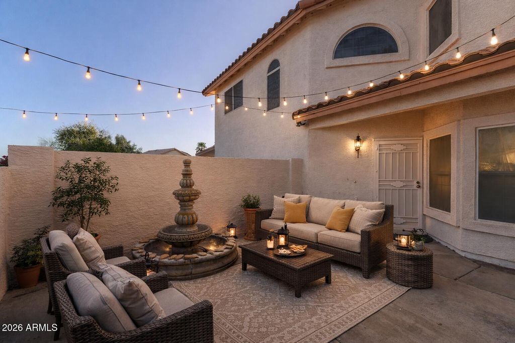 Image 8 of property listing at 5711 W COCHISE Drive, Glendale, AZ 85302