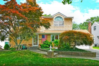 3665 Centerview Avenue, Wantagh, NY 11793