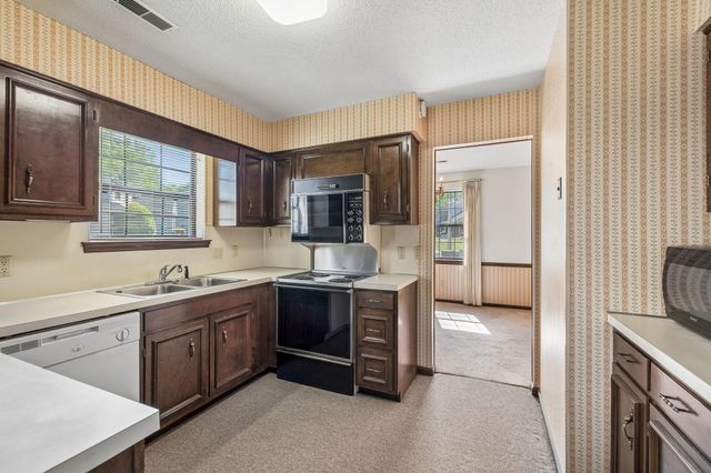 6466 Brookmead Circle, Hixson, TN 37343