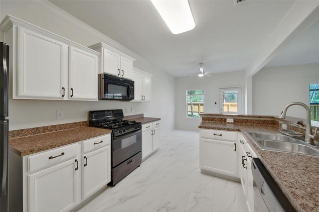 305 Crooked Pine Court, Conroe, TX 77304