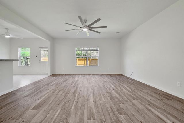 305 Crooked Pine Court, Conroe, TX 77304