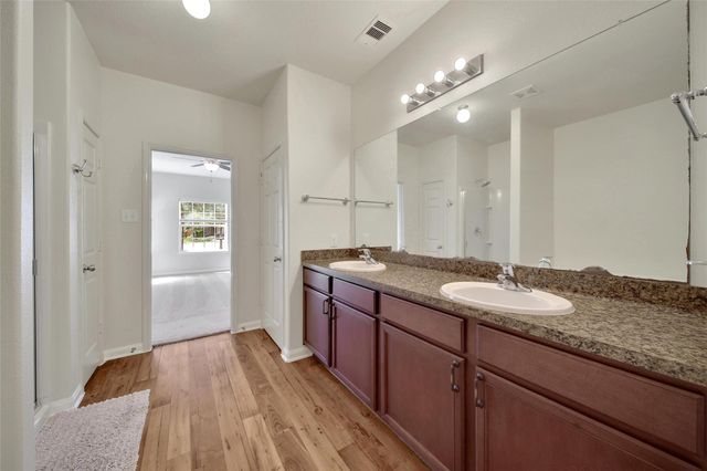 305 Crooked Pine Court, Conroe, TX 77304