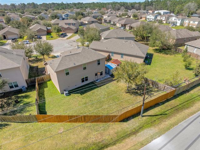 305 Crooked Pine Court, Conroe, TX 77304