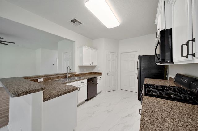 305 Crooked Pine Court, Conroe, TX 77304