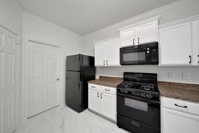 305 Crooked Pine Court, Conroe, TX 77304