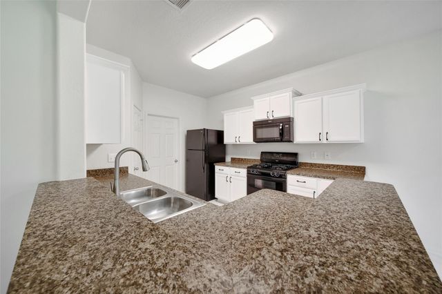 305 Crooked Pine Court, Conroe, TX 77304