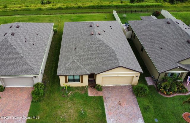 2073 Farmhouse Road SE, Palm Bay, FL 32909