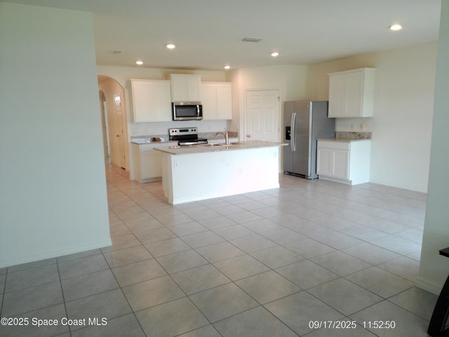 2073 Farmhouse Road SE, Palm Bay, FL 32909