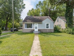 24601 STANFORD Street, Dearborn Heights, MI 48125