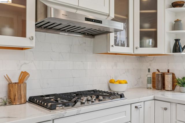 815 Portal Ave, Oakland, CA 94610