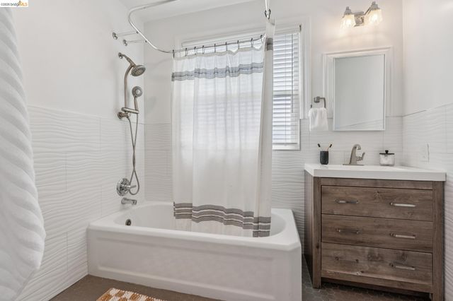 815 Portal Ave, Oakland, CA 94610