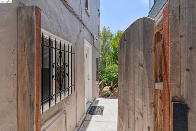 815 Portal Ave, Oakland, CA 94610