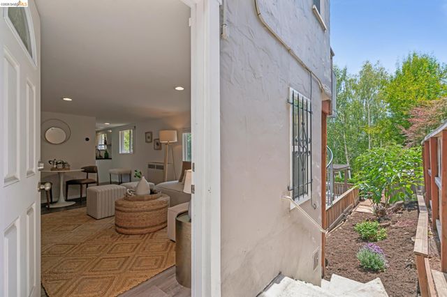 815 Portal Ave, Oakland, CA 94610