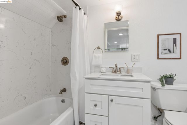 815 Portal Ave, Oakland, CA 94610