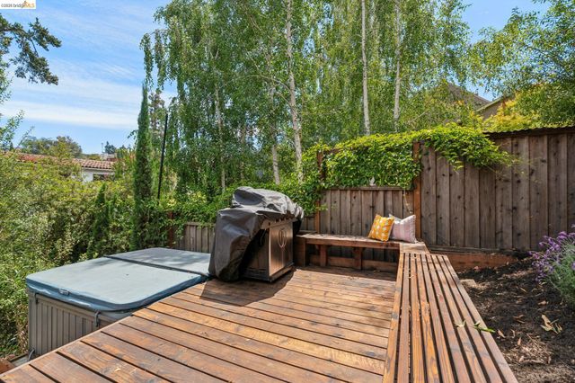 815 Portal Ave, Oakland, CA 94610