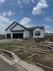 8939 SW 6th Street, Blue Springs, MO 64064