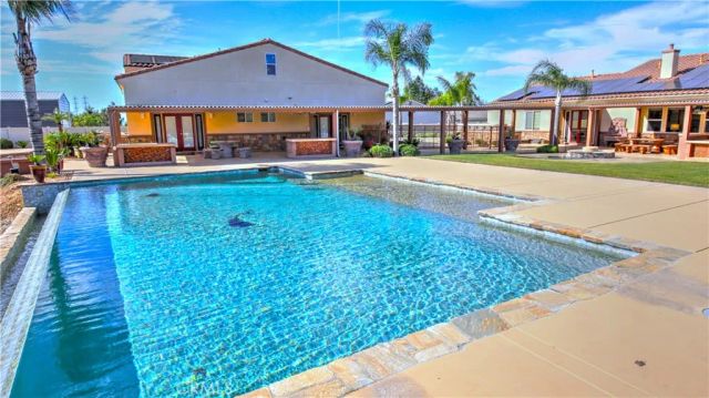 923 Union, Cherry Valley, CA 92223