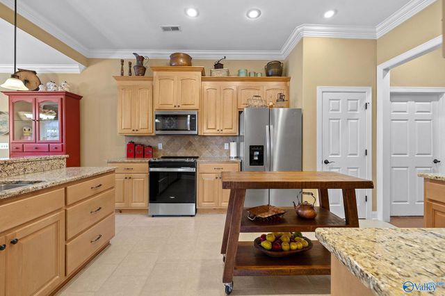 6606 Lizzie Lane SE, Owens Cross Roads, AL 35763