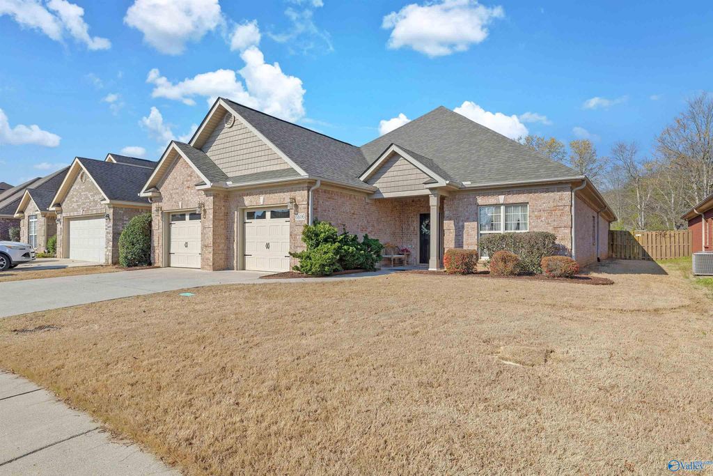 6606 Lizzie Lane SE, Owens Cross Roads, AL 35763