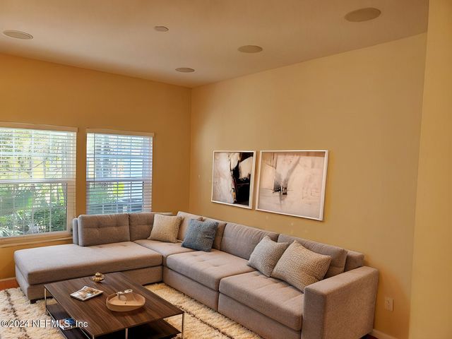 1881 BISCAYNE BAY Circle, Jacksonville, FL 32218