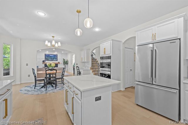 578 Red Bank Drive, White Lake, MI 48386