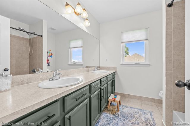 578 Red Bank Drive, White Lake, MI 48386