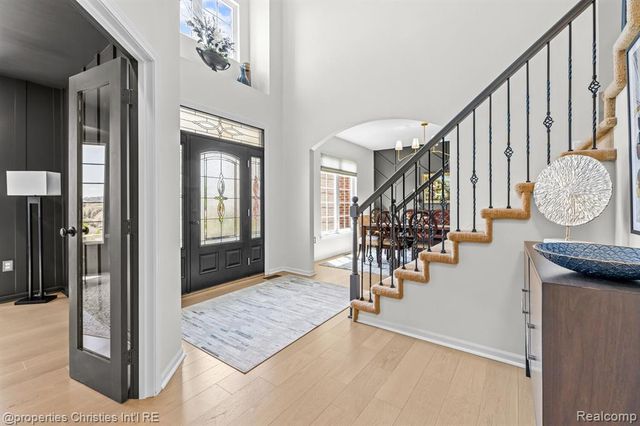 578 Red Bank Drive, White Lake, MI 48386