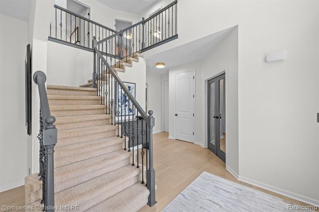 578 Red Bank Drive, White Lake, MI 48386