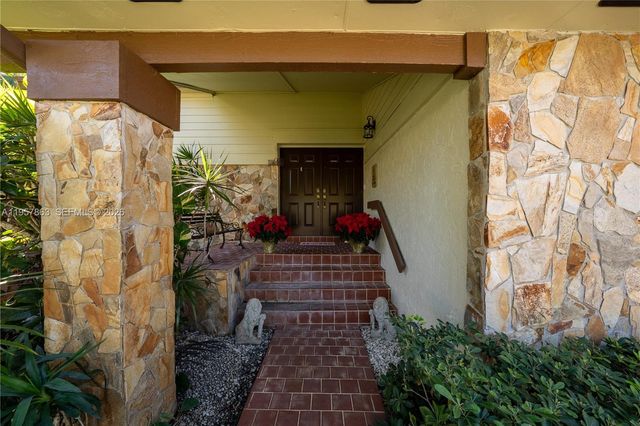 15552 SW 48th St, Miami, FL 33185