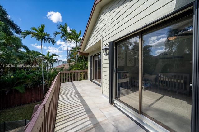 15552 SW 48th St, Miami, FL 33185