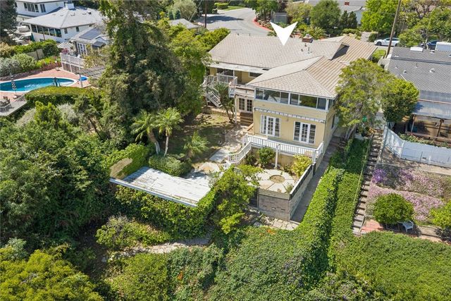 608 Saint James Place, Newport Beach, CA 92663