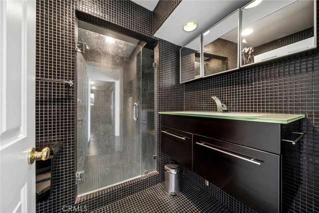 608 Saint James Place, Newport Beach, CA 92663
