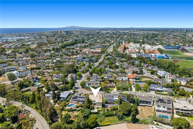 608 Saint James Place, Newport Beach, CA 92663