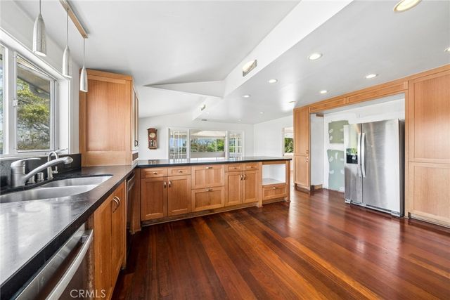 608 Saint James Place, Newport Beach, CA 92663