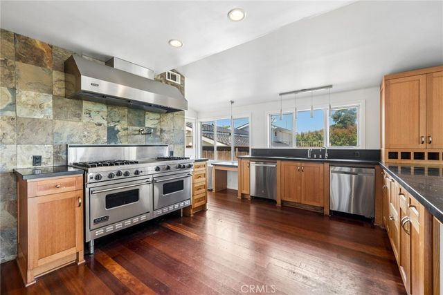 608 Saint James Place, Newport Beach, CA 92663