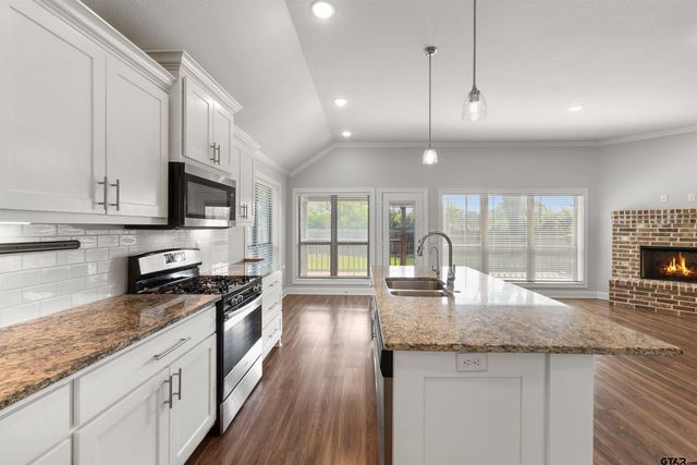 11317 Lindsey Gardens, Tyler, TX 75709