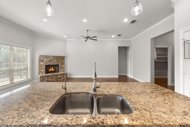 11317 Lindsey Gardens, Tyler, TX 75709