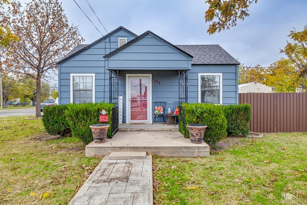Image 1 of property listing at 121 S Tyler St, San Angelo, TX 76901